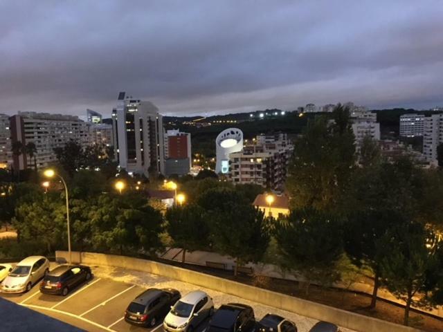 Apartamento novo muito confortável com vista Rio Algés Exterior foto