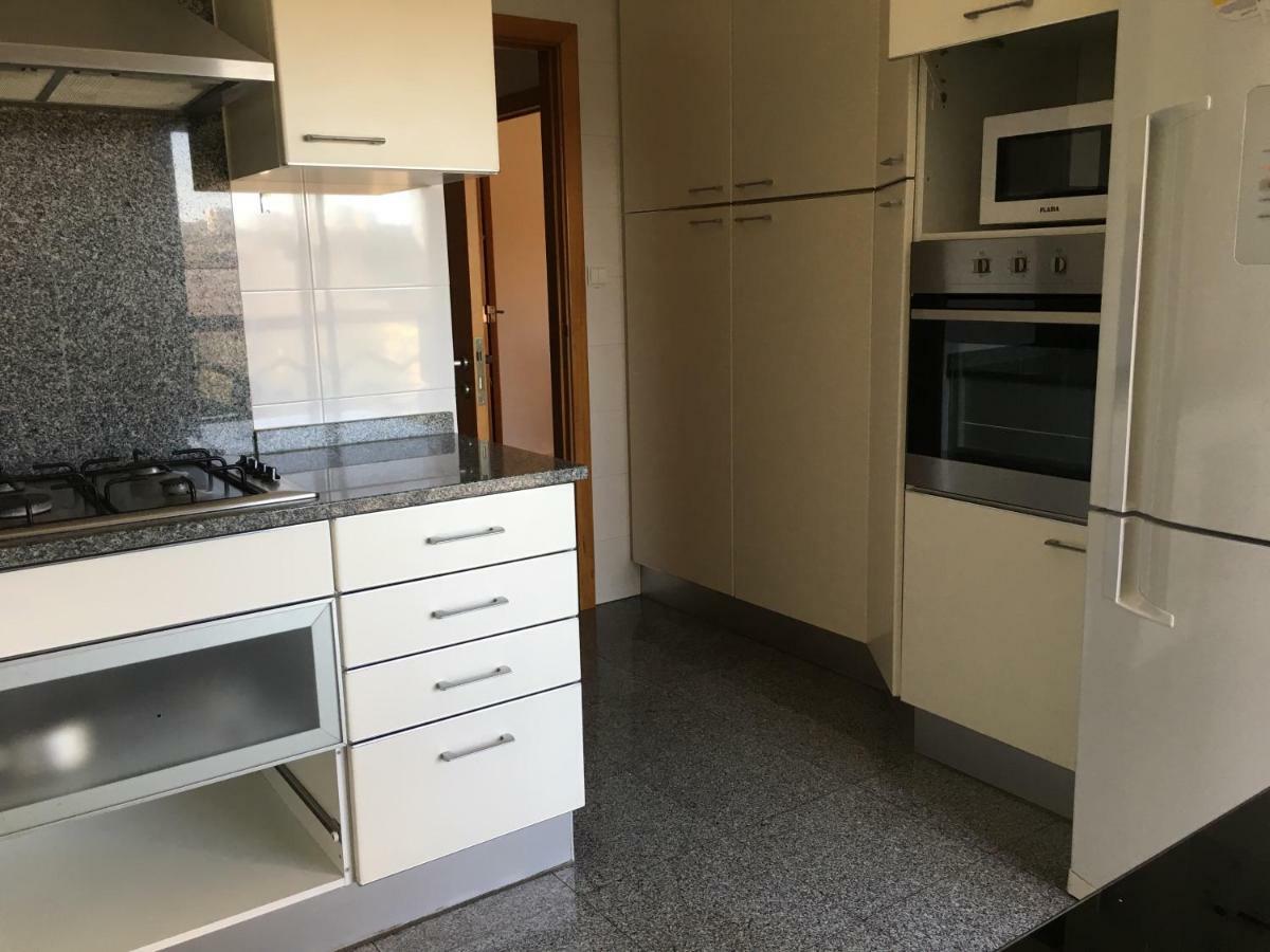 Apartamento novo muito confortável com vista Rio Algés Exterior foto