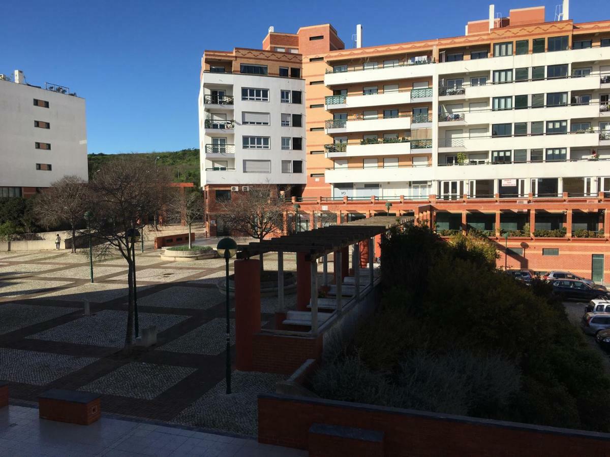Apartamento novo muito confortável com vista Rio Algés Exterior foto