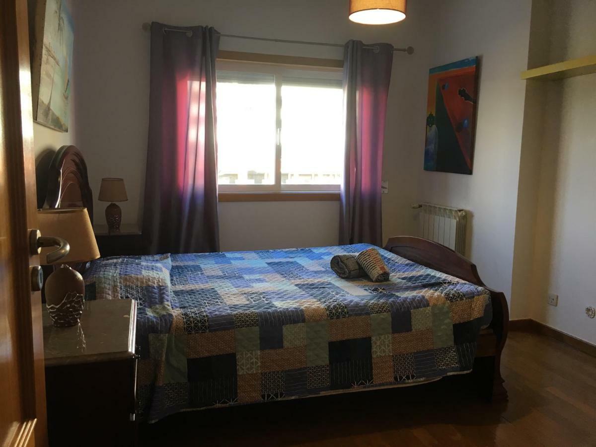 Apartamento novo muito confortável com vista Rio Algés Exterior foto
